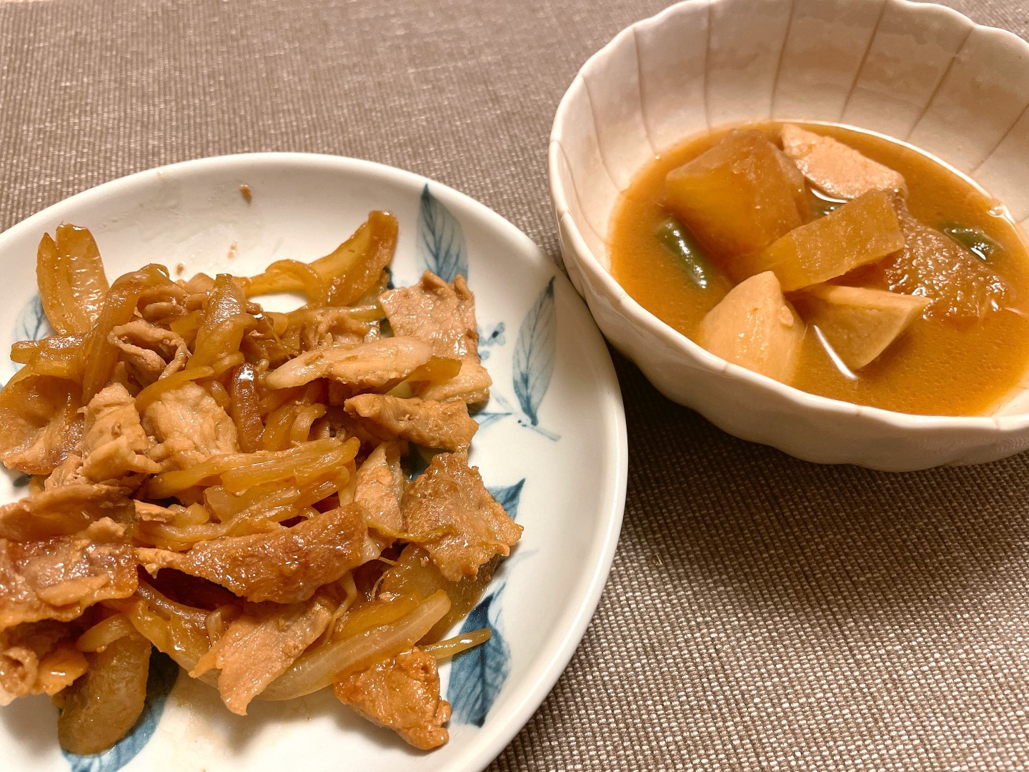 豚肉の生姜焼き
大根と里芋の味噌煮